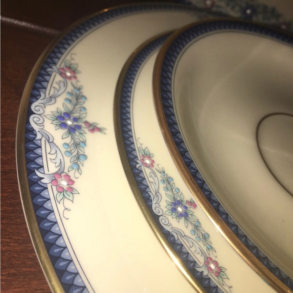 LENOX Place Setting - Picture 2 of 3